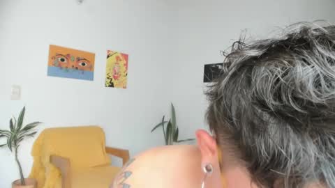 Snapshot of simone_4201 chatting on 02-04-25, 06:38 Sim. online show from 02-04-25, 06:38