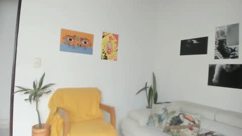 Snapshot of simone_4201 chatting on 02-05-25, 06:04 Sim. online show from 02-05-25, 06:04