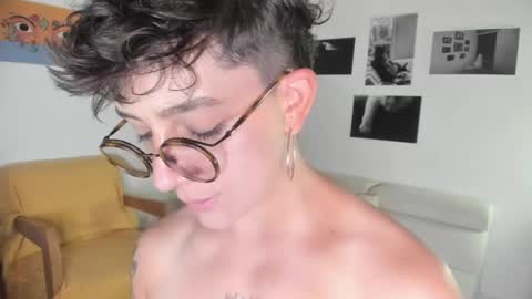 Snapshot of simone_4201 chatting on 02-07-25, 11:45 Sim. online show from 02-07-25, 11:45