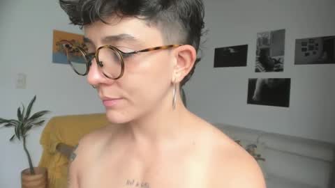 Snapshot of simone_4201 chatting on 02-08-25, 03:10 Sim. online show from 02-08-25, 03:10