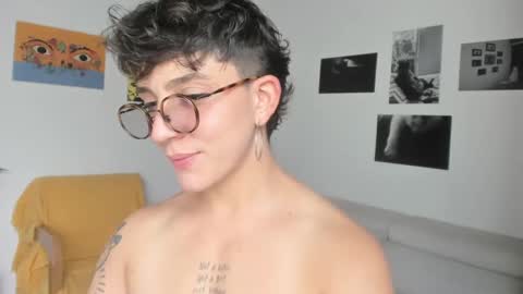 Snapshot of simone_4201 chatting on 02-12-25, 05:37 Sim. online show from 02-12-25, 05:37