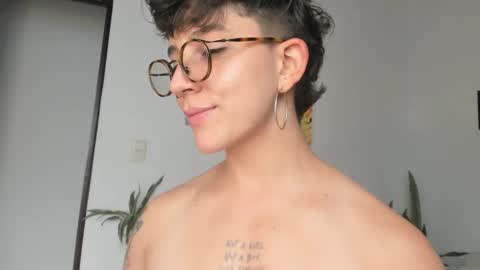 Snapshot of simone_4201 chatting on 02-12-25, 08:40 Sim. online show from 02-12-25, 08:40