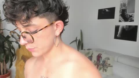 Snapshot of simone_4201 chatting on 02-13-25, 10:43 Sim. online show from 02-13-25, 10:43