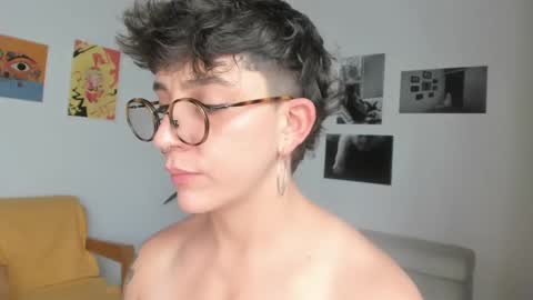 Snapshot of simone_4201 chatting on 02-14-25, 08:15 Sim. online show from 02-14-25, 08:15