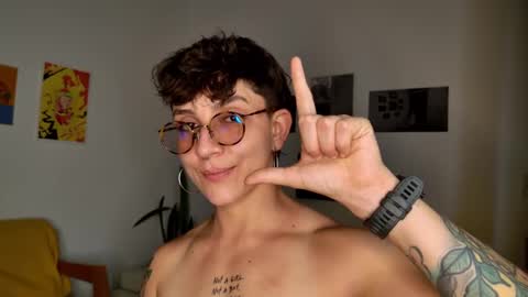 Snapshot of simone_4201 chatting on 02-17-25, 10:03 Sim. online show from 02-17-25, 10:03