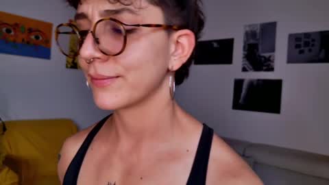 Snapshot of simone_4201 chatting on 02-19-25, 09:47 Sim. online show from 02-19-25, 09:47