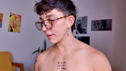 Snapshot of simone_4201 chatting on 02-20-25, 04:03 Sim. online show from 02-20-25, 04:03