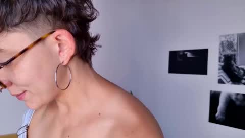 Snapshot of simone_4201 chatting on 02-27-25, 05:47 Sim. online show from 02-27-25, 05:47