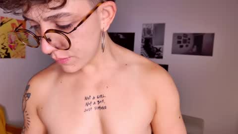 Snapshot of simone_4201 chatting on 03-01-25, 12:45 Sim. online show from 03-01-25, 12:45