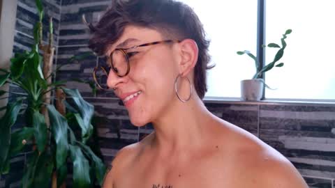 Snapshot of simone_4201 chatting on 03-04-25, 06:07 Sim. online show from 03-04-25, 06:07