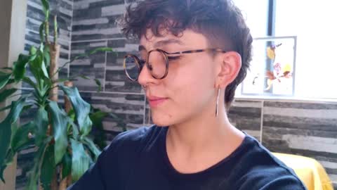 Snapshot of simone_4201 chatting on 03-08-25, 06:26 Sim. online show from 03-08-25, 06:26