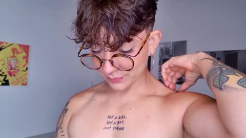 Snapshot of simone_4201 chatting on 09-16-25, 02:29 Sim. online show from 09-16-25, 02:29