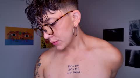 Snapshot of simone_4201 chatting on 09-17-25, 11:45 Sim. online show from 09-17-25, 11:45