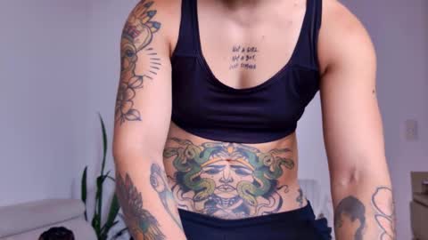 Snapshot of simone_4201 chatting on 09-28-25, 04:23 Sim. online show from 09-28-25, 04:23