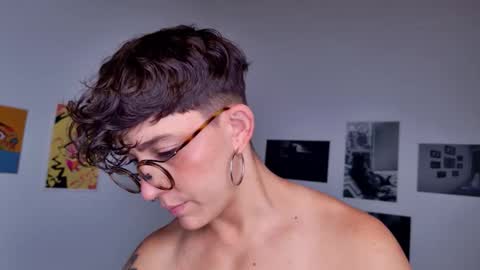 Snapshot of simone_4201 chatting on 09-30-25, 06:24 Sim. online show from 09-30-25, 06:24