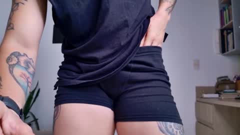 Snapshot of simone_4201 chatting on 10-05-25, 06:28 Sim. online show from 10-05-25, 06:28