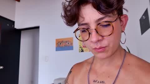 Snapshot of simone_4201 chatting on 10-26-25, 07:42 Sim. online show from 10-26-25, 07:42