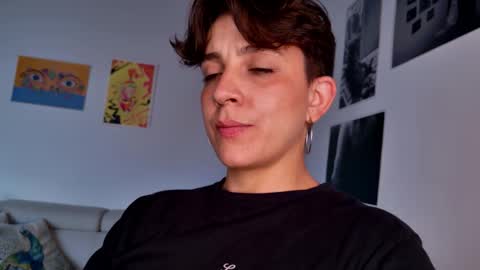 Snapshot of simone_4201 chatting on 10-27-25, 09:52 Sim. online show from 10-27-25, 09:52