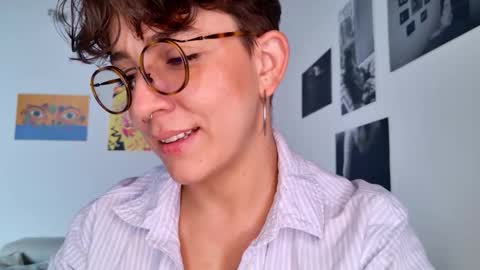 Snapshot of simone_4201 chatting on 10-28-25, 04:09 Sim. online show from 10-28-25, 04:09