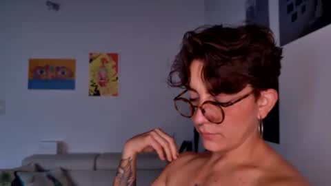 Snapshot of simone_4201 chatting on 10-31-25, 11:55 Sim. online show from 10-31-25, 11:55