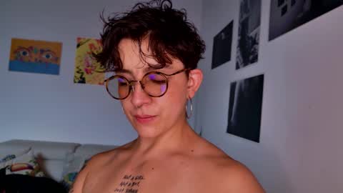 Snapshot of simone_4201 chatting on 11-03-25, 06:53 Sim. online show from 11-03-25, 06:53