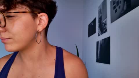 Snapshot of simone_4201 chatting on 11-07-25, 05:13 Sim. online show from 11-07-25, 05:13