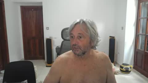 Snapshot of simonthenudist chatting on 06-15-26, 09:33 Simon online show from 06-15-26, 09:33