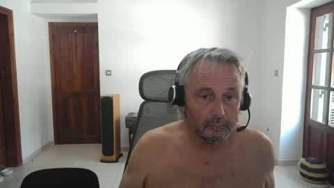 Snapshot of simonthenudist chatting on 06-18-26, 06:46 Simon online show from 06-18-26, 06:46