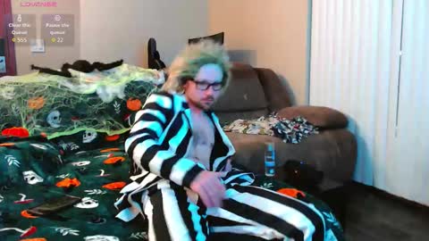 Snapshot of sin_lord chatting on 11-01-25, 03:19 Husky Dad online show from 11-01-25, 03:19