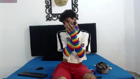 Snapshot of sinboy_ chatting on 04-28-26, 12:43 online show from 04-28-26, 12:43