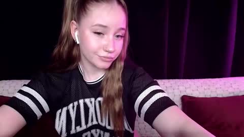 Sindi online show from 01-26-25, 05:34