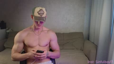 Snapshot of sinffuly chatting on 12-20-24, 01:43 Richard online show from 12-20-24, 01:43