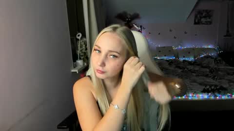 nika online show from 12-22-24, 10:47