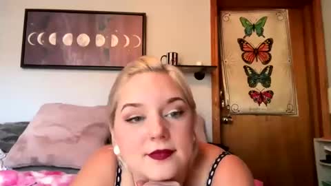 Snapshot of singlesexymom chatting on 12-05-24, 09:50 singlesexymom online show from 12-05-24, 09:50