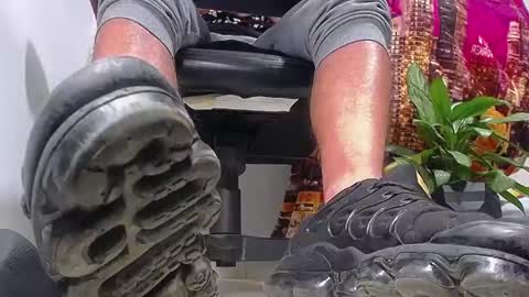 Snapshot of sir_kev66 chatting on 01-07-25, 01:17 only foot worshipers here online show from 01-07-25, 01:17