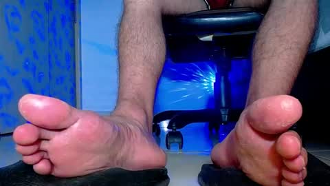 Snapshot of sir_kev66 chatting on 09-12-25, 01:06 only foot worshipers here online show from 09-12-25, 01:06