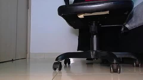 Snapshot of sir_kev66 chatting on 10-19-25, 07:20 only foot worshipers here online show from 10-19-25, 07:20