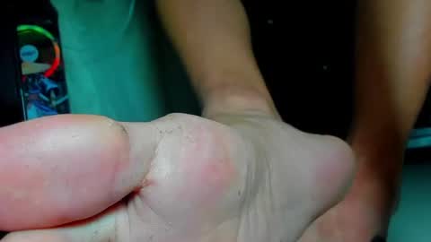 only foot                         worshipers here online show from 06-20-26, 02:47