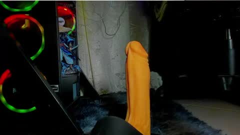 only foot                         worshipers here online show from 06-25-26, 07:24