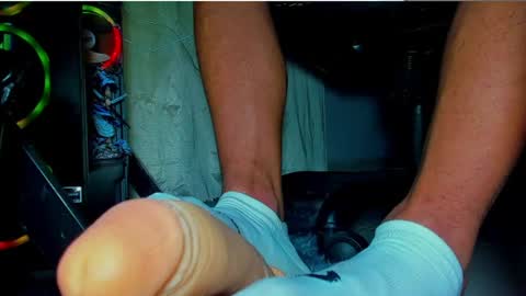only foot                         worshipers here online show from 06-26-26, 03:00