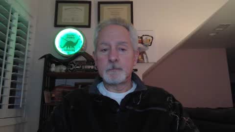 Snapshot of sir_lust_alot chatting on 01-22-25, 08:40 Don Roberto online show from 01-22-25, 08:40