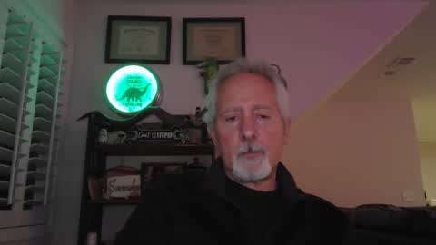 Snapshot of sir_lust_alot chatting on 11-05-25, 03:28 Don Roberto online show from 11-05-25, 03:28