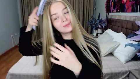 SirenaBloom online show from 01-15-26, 05:45