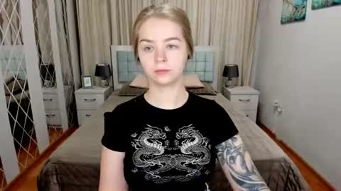 SirenaBloom online show from 06-12-26, 04:33