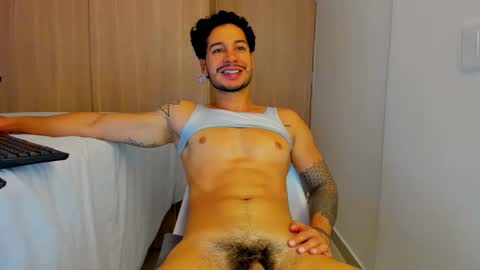 Snapshot of sirs_papi chatting on 11-06-25, 05:08 Call me papi online show from 11-06-25, 05:08