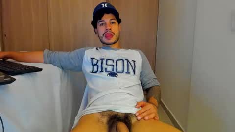 Snapshot of sirs_papi chatting on 11-08-25, 05:07 Call me papi online show from 11-08-25, 05:07