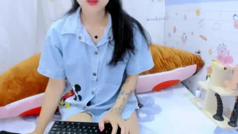 Snapshot of sisi_baby chatting on 09-22-25, 02:35 julila online show from 09-22-25, 02:35