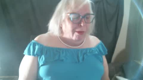 Snapshot of sissydianetx chatting on 12-07-24, 02:13 Sissy Diane online show from 12-07-24, 02:13