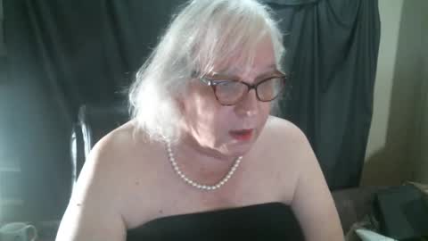 Snapshot of sissydianetx chatting on 12-16-24, 12:37 Sissy Diane online show from 12-16-24, 12:37