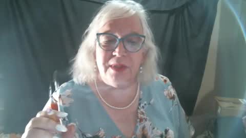 Snapshot of sissydianetx chatting on 01-21-25, 12:36 Sissy Diane online show from 01-21-25, 12:36